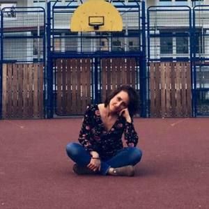 Meet your Posher, Claudia